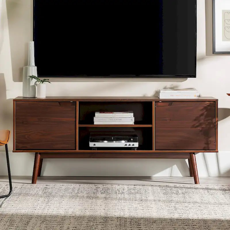 Meuble TV 58" style milieu de siècle pour téléviseurs jusqu'à 65", bois de pin massif, portes à fermeture amortie et gestion des câbles