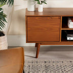 Meuble TV 58" style milieu de siècle pour téléviseurs jusqu'à 65", bois de pin massif, portes à fermeture amortie et gestion des câbles