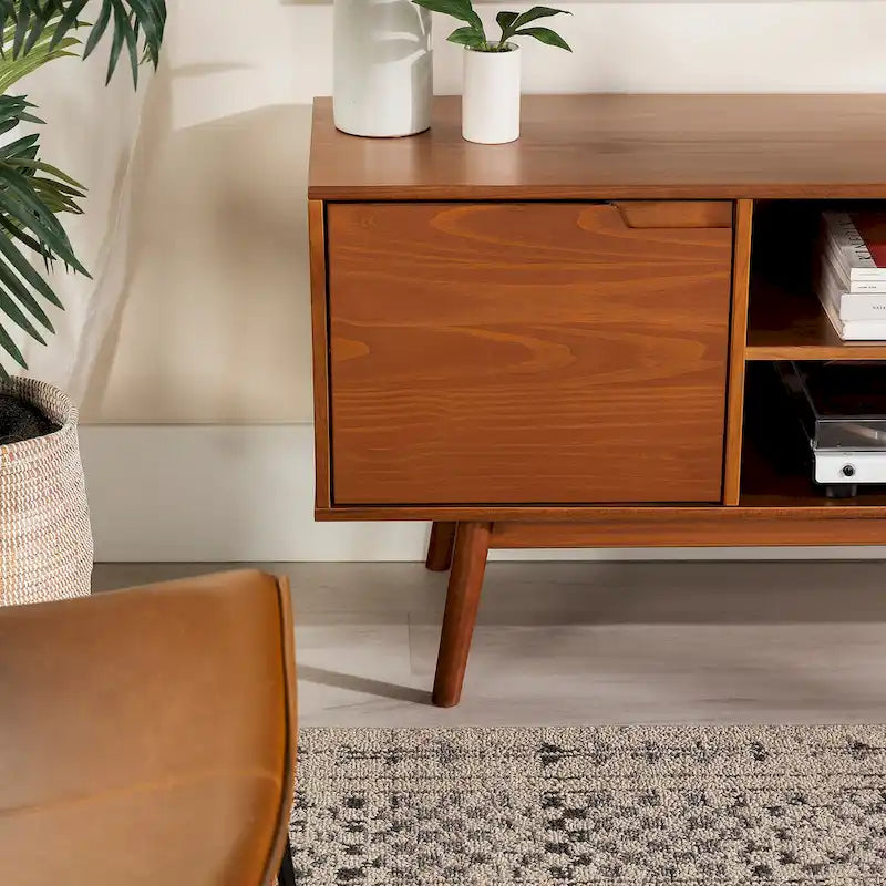 Meuble TV 58" style milieu de siècle pour téléviseurs jusqu'à 65", bois de pin massif, portes à fermeture amortie et gestion des câbles