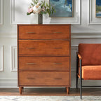 Commode quatre tiroirs, style médiéval-moderne