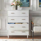 Commode quatre tiroirs, style médiéval-moderne
